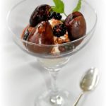 Fresh Figs Poached in Blackberry Wine. Elegant and easy! |www.flavourandsavour.com