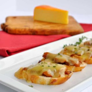 Caramelized Onion, Apple and Cheese Crostini . An easy make-ahead appetizer. www.flavourandsavour.com