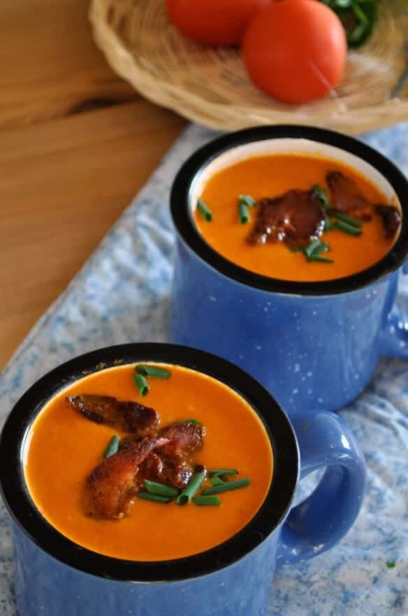 Tomato Soup with Basil and Bacon. Quick and easy. Made with coconut milk, it's creamy without the cream! |www.flavourandsavour.com #creamy #tomato #bacon #basil