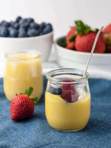 Homemade Paleo Lemon Curd in tiny pots with fresh berries
