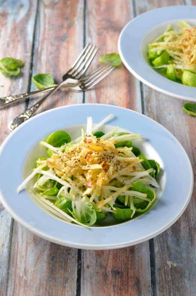 Kohlrabi Winter Salad with Apples and Sprouts |www.flavourandsavour.com