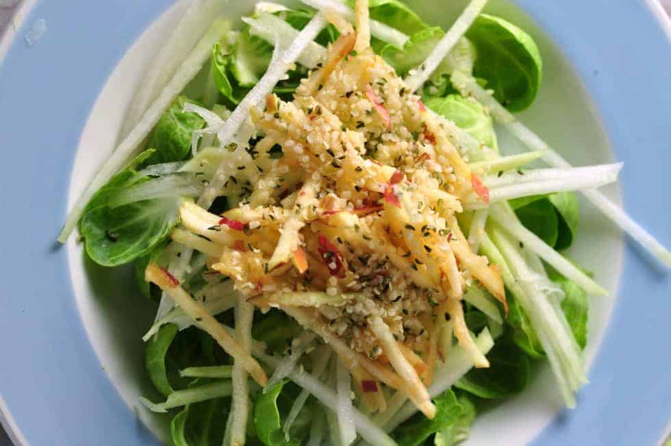 Kohlrabi Winter Salad with Sprouts and Apples | www. flavourandsavour.com