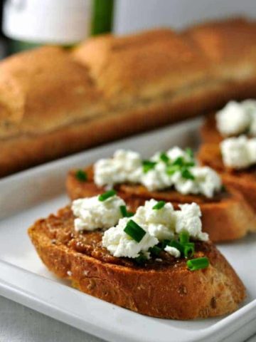Fig and Goat Cheese Crostini. Fabulous appy for any time of the year. from Flavour and Savour