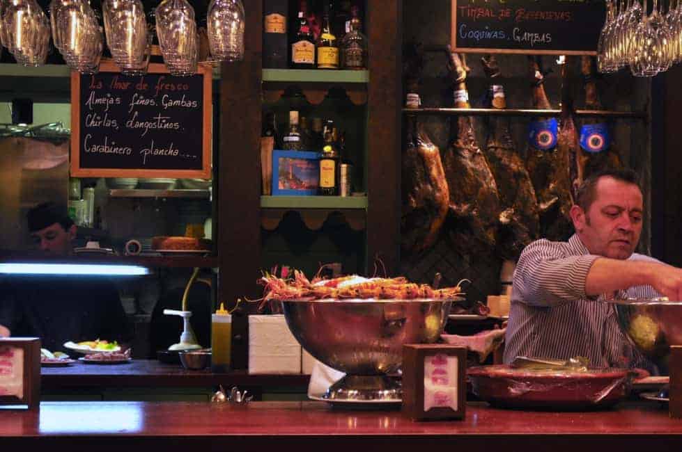 Tortilla Española and tapa bars in Spain |www.flavourandsavour.com