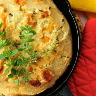 Gluten-Free Cheesy Herb Cornbread. Fast and easy. |www.flavourandsavour.com