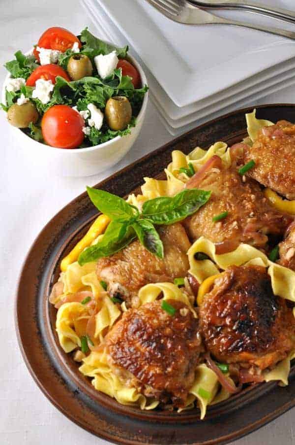 Lemon Garlic Chicken with Pasta and Herbs. Easy family dinner with ingredients you already have in your pantry. |www.flavourandsavour.com