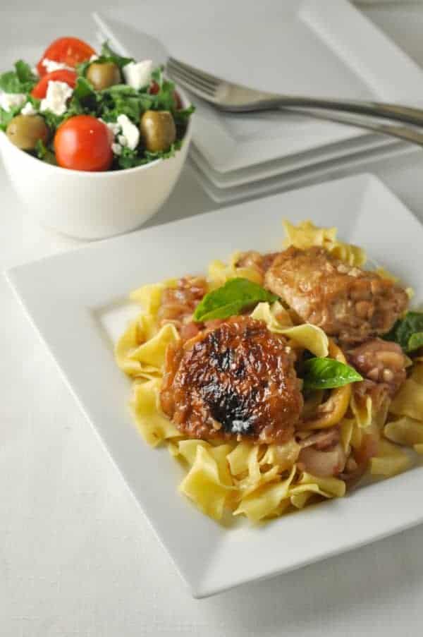 Lemon Garlic Chicken with Pasta and Herbs. Easy family dinner with ingredients you already have in your pantry. |www.flavourandsavour.com