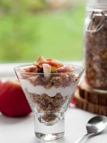 How to Make Apple Cinnamon Granola. |www.flavourandsavour.com