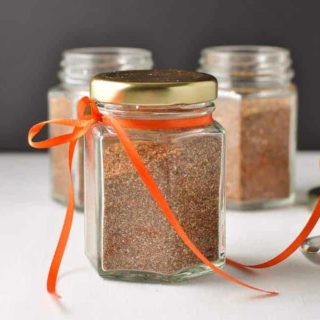 Homemade Taco Seasoning Mix. Make your own with no additives! |www.flavourandsavour.com
