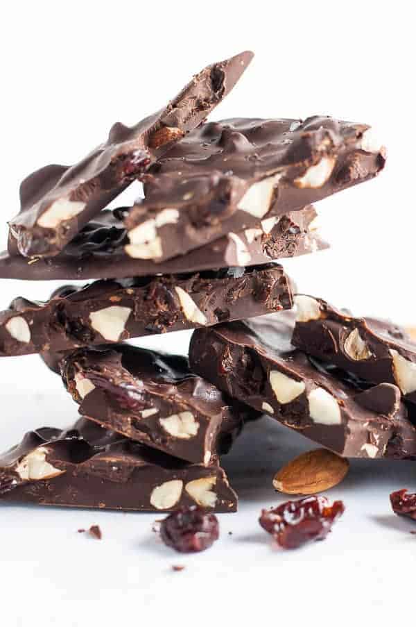 Last-Minute Cherry Almond Chocolate Bark. Fast and easy treat. Makes a great gift |www.flavourandsavour.com