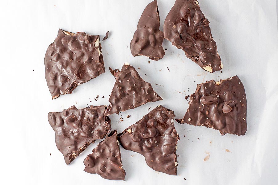 Need a last minute gift from your kitchen? Cherry Almond Chocolate Bark. Quick and easy! |www.flavourandsavour.com