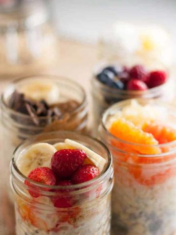 Small jars of overnight oats with different toppings.