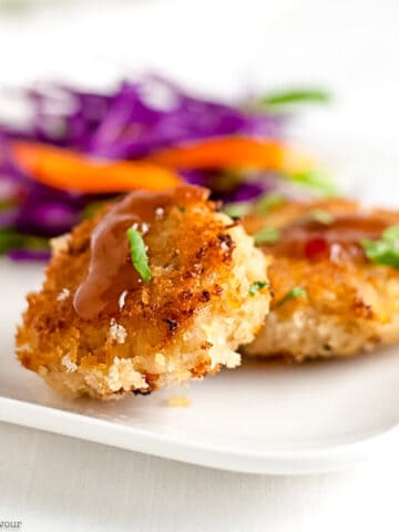 Thai crab cakes with spicy dipping sauce