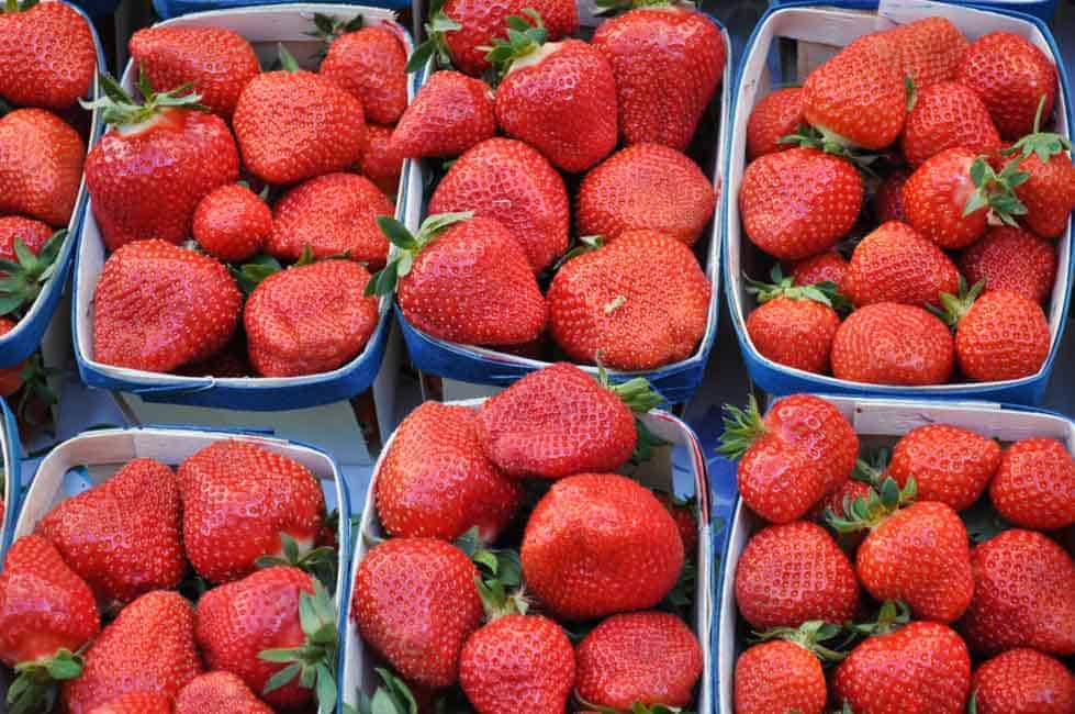 baskets of fresh strawberries in Provence to make Gluten-Free Lemon Almond Cake with Strawberries |www.flavourandsavour.com
