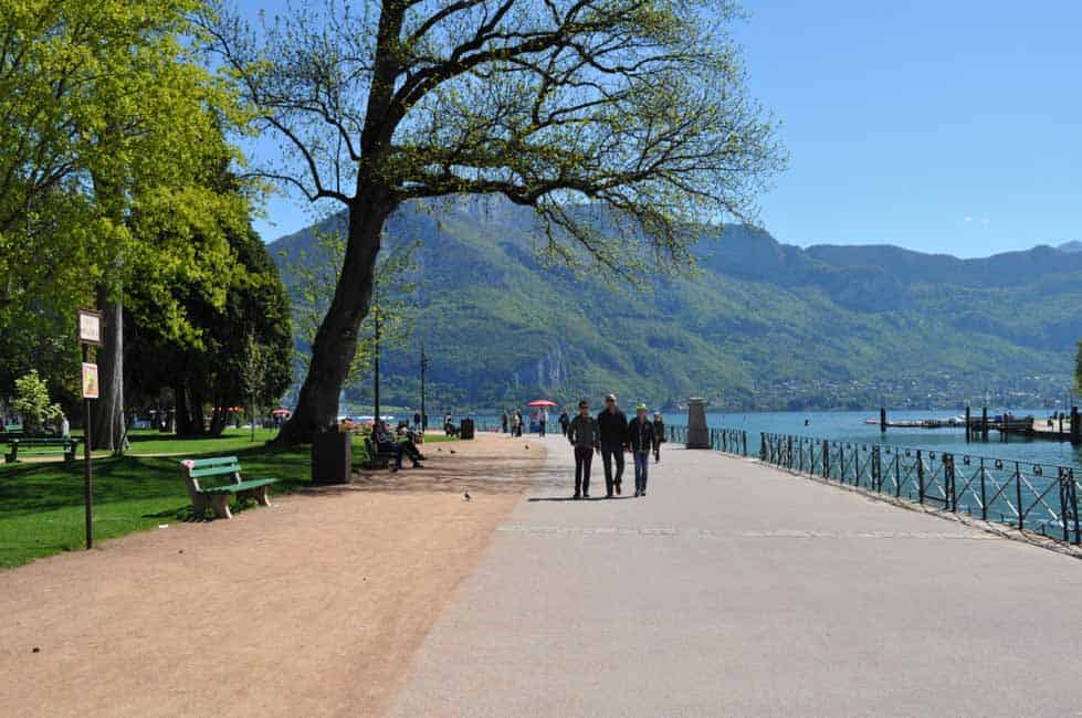 6 Things to Do in Annecy, France . Travel tips and suggestions for activities, restaurants and accommodation. |www.flavourandsavour.com