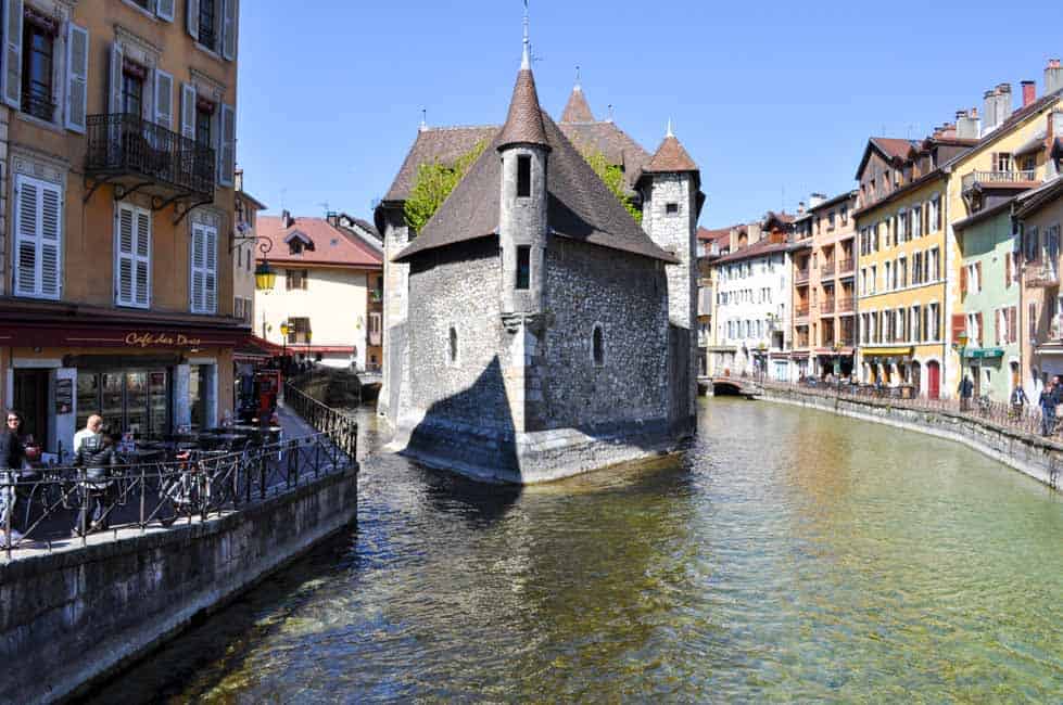 6 Things to Do in Annecy, France . Travel tips and suggestions for activities, restaurants and accommodation. |www.flavourandsavour.com