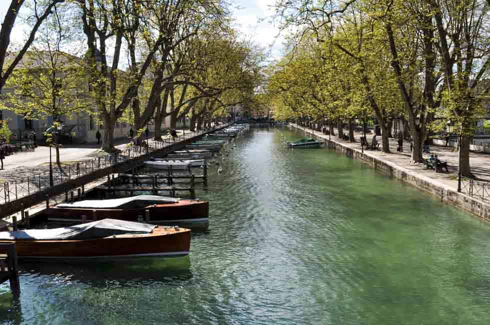 6 Things to Do in Annecy, France . Travel tips and suggestions for activities, restaurants and accommodation. |www.flavourandsavour.com