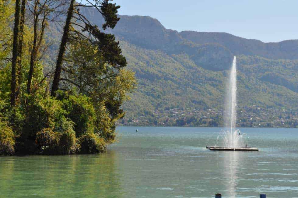 6 Things to Do in Annecy, France . Travel tips and suggestions for activities, restaurants and accommodation. |www.flavourandsavour.com