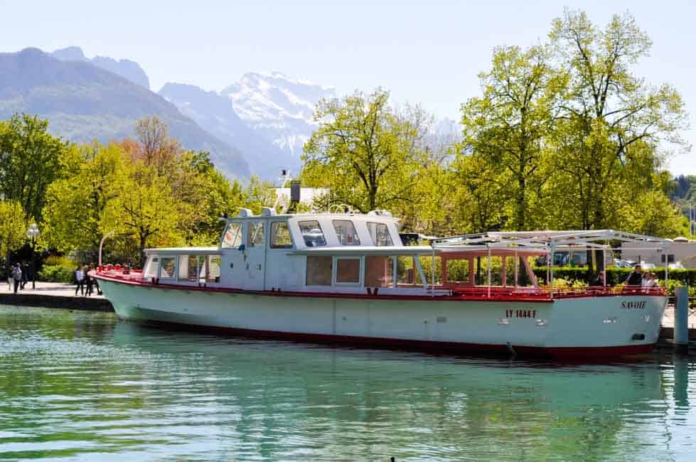 6 Things to Do in Annecy, France . Travel tips and suggestions for activities, restaurants and accommodation. |www.flavourandsavour.com