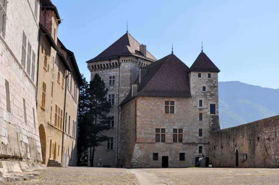 6 Things to Do in Annecy, France. Travel tips and suggestions for activities, restaurants and accommodation. |www.flavourandsavour.com