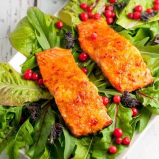 This Citrus Chardonnay-Glazed Wild Salmon only needs 6 ingredients. It cooks in 10 minutes and is superb! |www.flavourandsavour.com