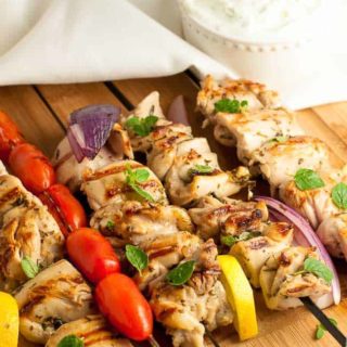 Easy Greek Lemon Chicken Kabobs with Tzatziki Sauce. Succelent juicy chicken marinated in a Meditteranean marinade of lemon and herbs. Perfect for grilling year round. |www.flavourandsavour.com