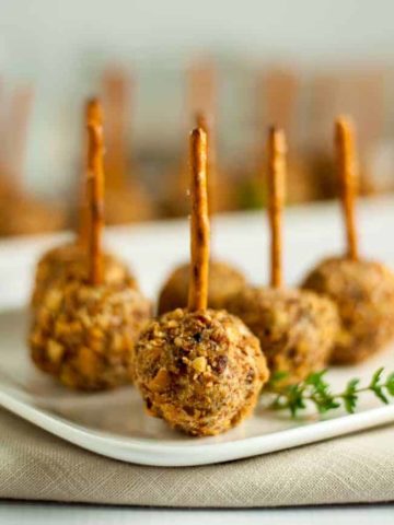 Mini Cherry Almond Cheese Balls on a Stick - easy and fun appetizer! |www.flavourandsavour.com