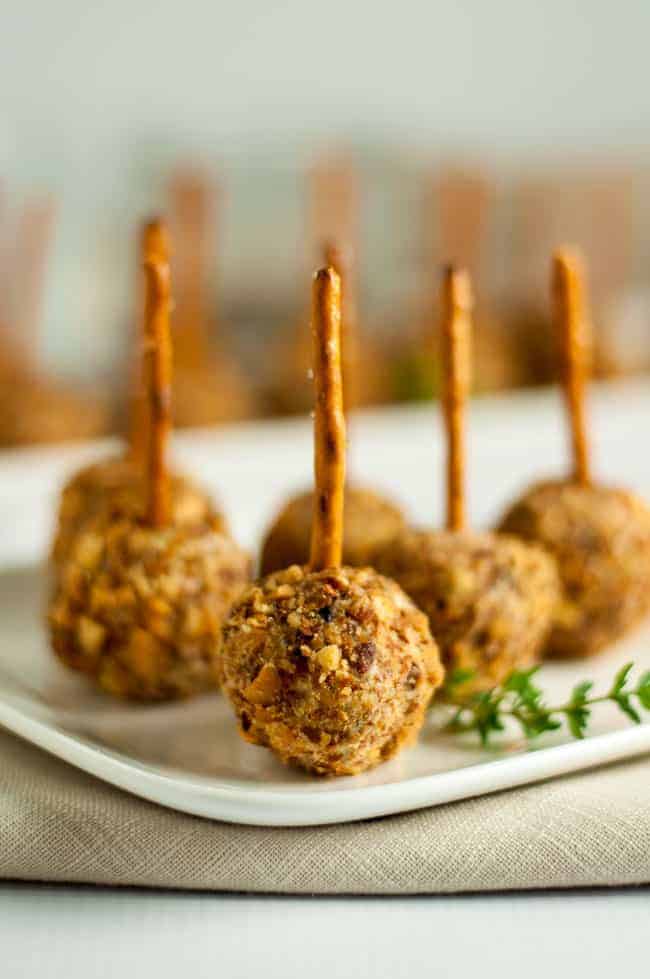 Mini Cherry Almond Cheese Balls on a Stick - easy and fun appetizer! |www.flavourandsavour.com