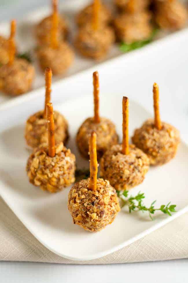 Mini Cherry Almond Cheese Balls on a Stick - easy and fun appetizer! |www.flavourandsavour.com