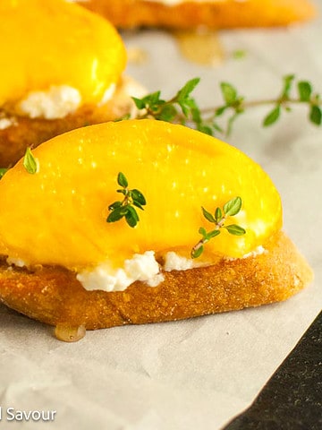 Peach crostini with lemon ricotta cheese and honey.