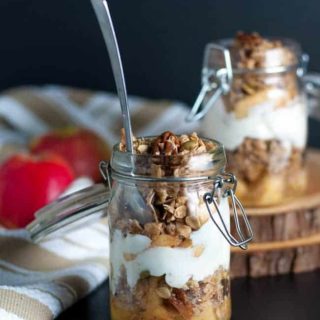 Healthy Gluten-Free Apple Crumble Breakfast Parfait. Pack your breakfast in a jar and feel like you're having dessert! |www.flavourandsavour.com
