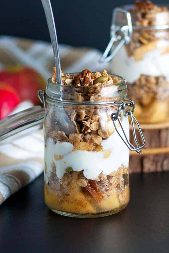 Healthy Gluten-Free Apple Crumble Breakfast Parfait. Pack your breakfast in a jar and feel like you're having dessert! |www.flavourandsavour.com