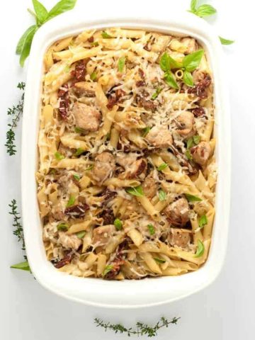 This Sun-dried Tomato Artichoke Penne Pasta has robust Italian flavours of tomatoes, artichokes, garlic and Parmesan cheese, all in one gluten-free pasta and chicken dish!