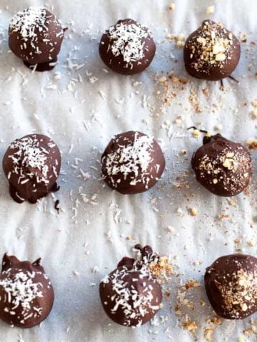 These no-bake Roasted Almond Chocolate Truffles have all the flavour and decadence of a traditional truffle, but they're suitable for your friends and family following paleo, vegan or gluten-free diets.|www.flavourandsavour.com