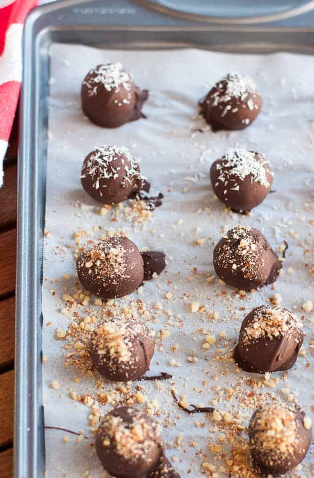 These no-bake Roasted Almond Chocolate Truffles have all the flavour and decadence of a traditional truffle, but they're suitable for your friends and family following paleo, vegan or gluten-free diets.