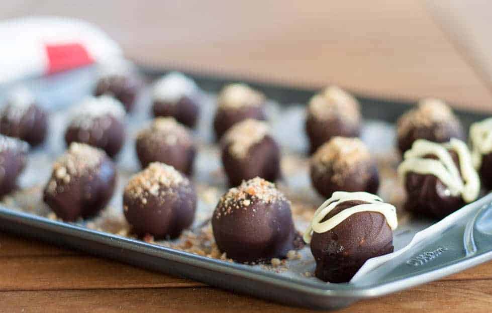 These no-bake Roasted Almond Chocolate Truffles have all the flavour and decadence of a traditional truffle, but they're suitable for your friends and family following paleo, vegan or gluten-free diets.|www.flavourandsavour.com