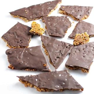 Healthy Quinoa Chocolate Bark, packed full of superfoods like quinoa, chia, hemp, and pepitas! |www.flavourandsavour.com