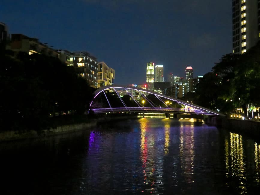 Two Days in Singapore: Must-See Activiites. Night walk along the river.