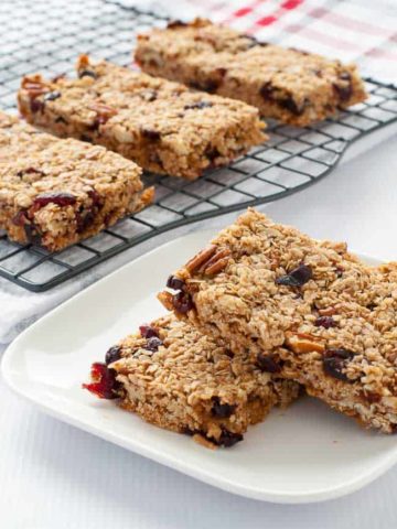 These Chewy Cranberry Pecan Oat Bars are naturally sweetened with honey and coconut palm sugar. They freeze well. |www.flavourandsavour.com