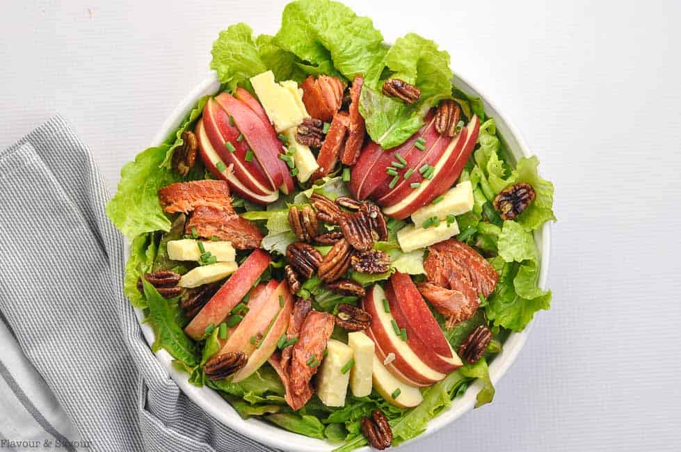 Smoked salmon salad with apple slices and cheddar cubes
