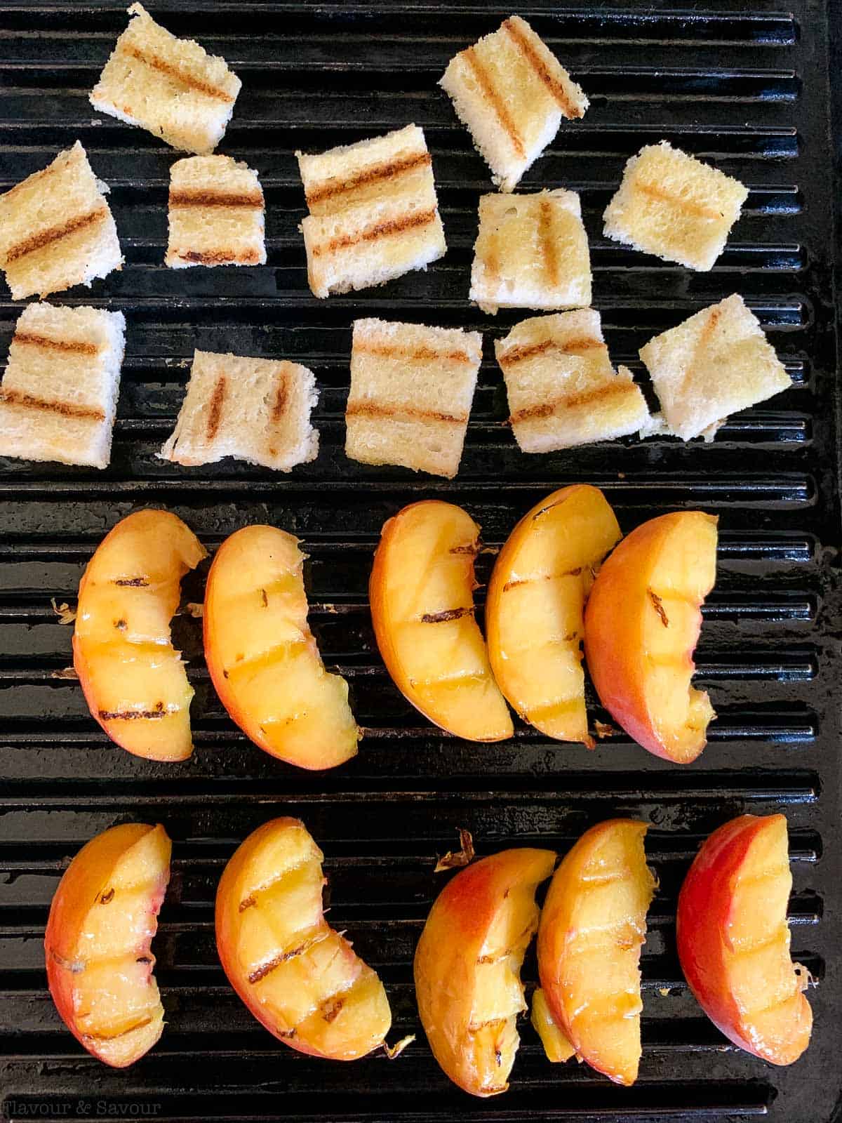 Grilling peaches and croutons.