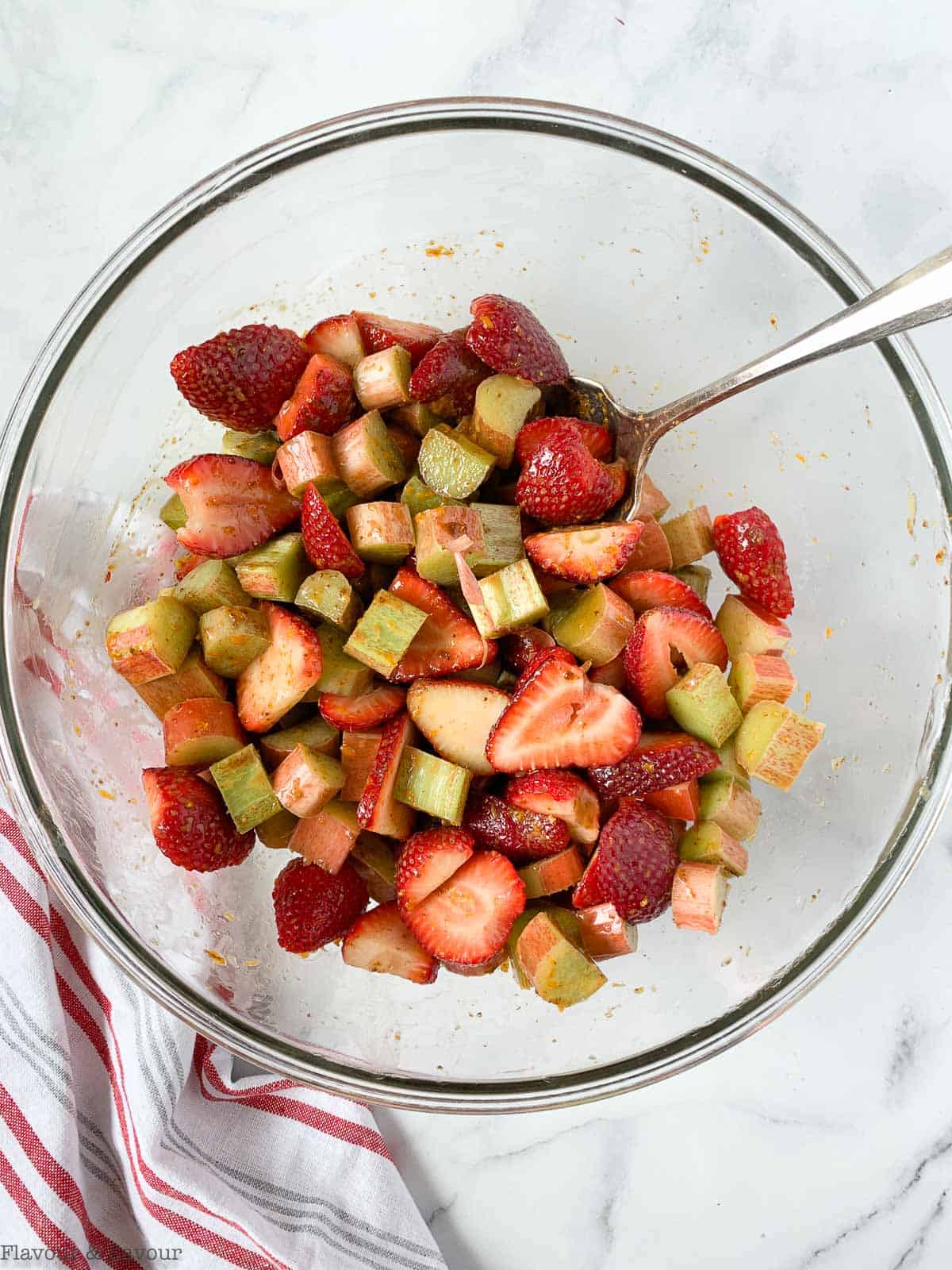 filling for strawberry rhubarb crisp in a bowl