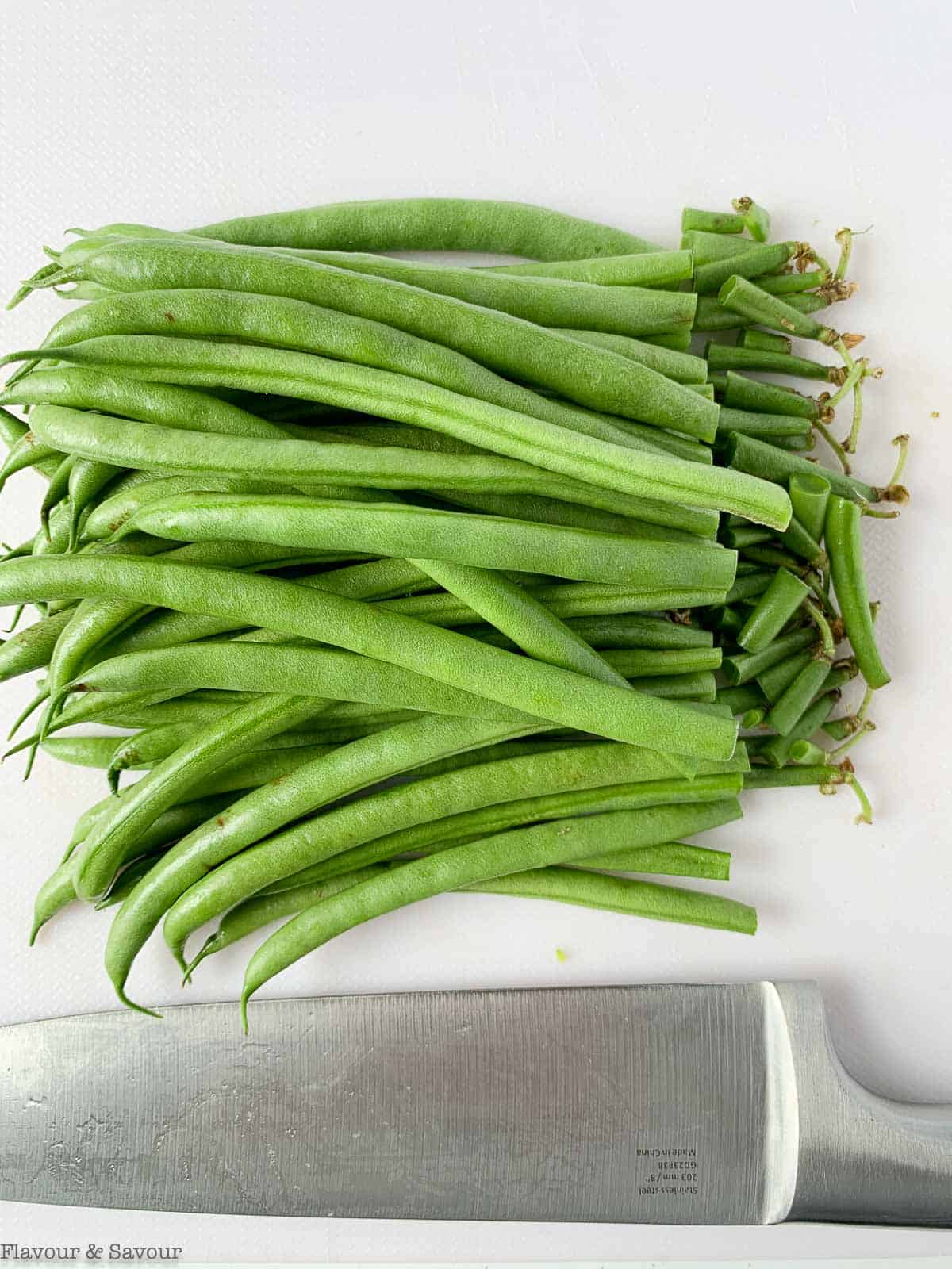 Raw green beans trimmed to fit in a jar.