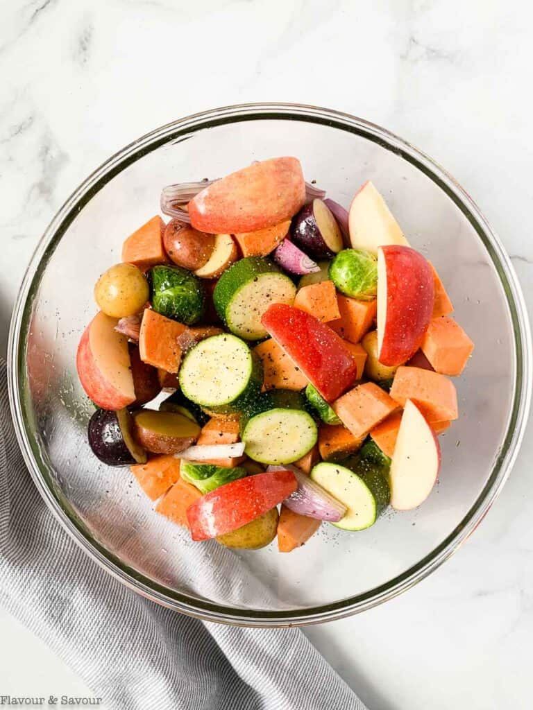 Cut vegetables in a bowl with olive oil.