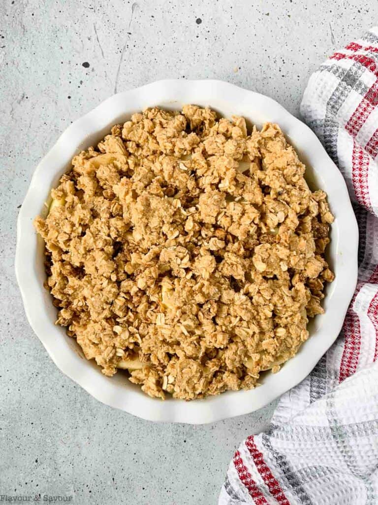 apple crisp with oatmeal crumble topping