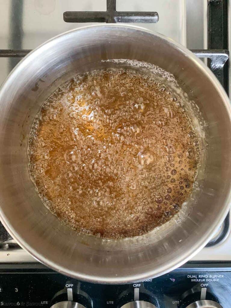 caramel sauce reaching amber colour