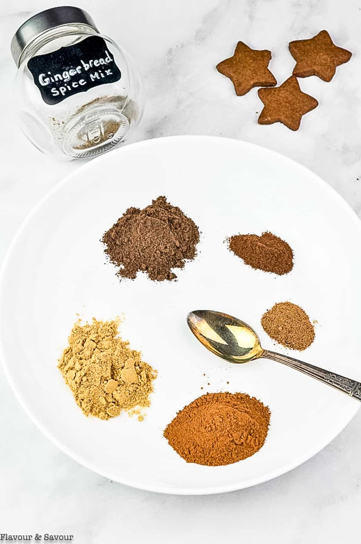 gingerbread spice mix spices in a bowl