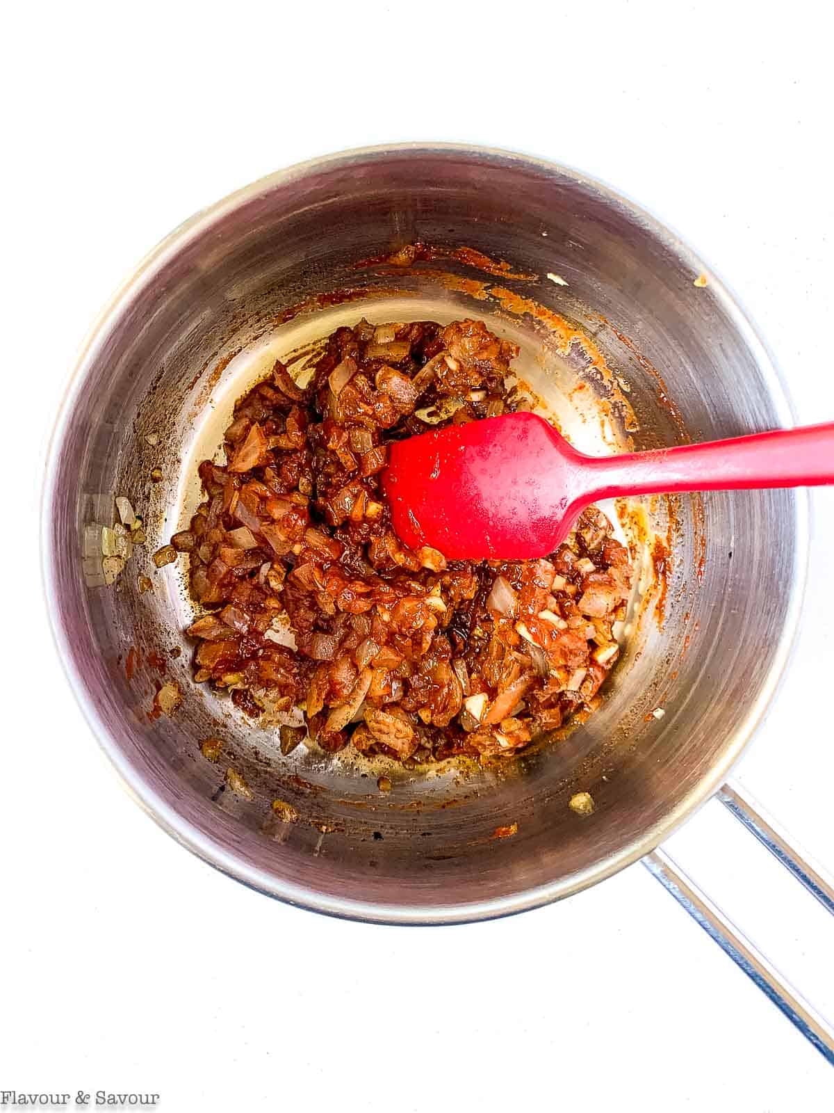 adding tomato paste to barbecue sauce