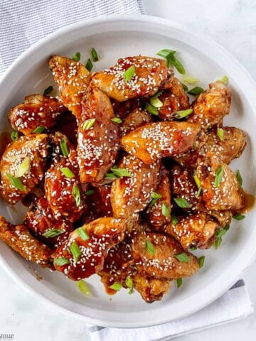 6 crispy air fryer chicken wings featured