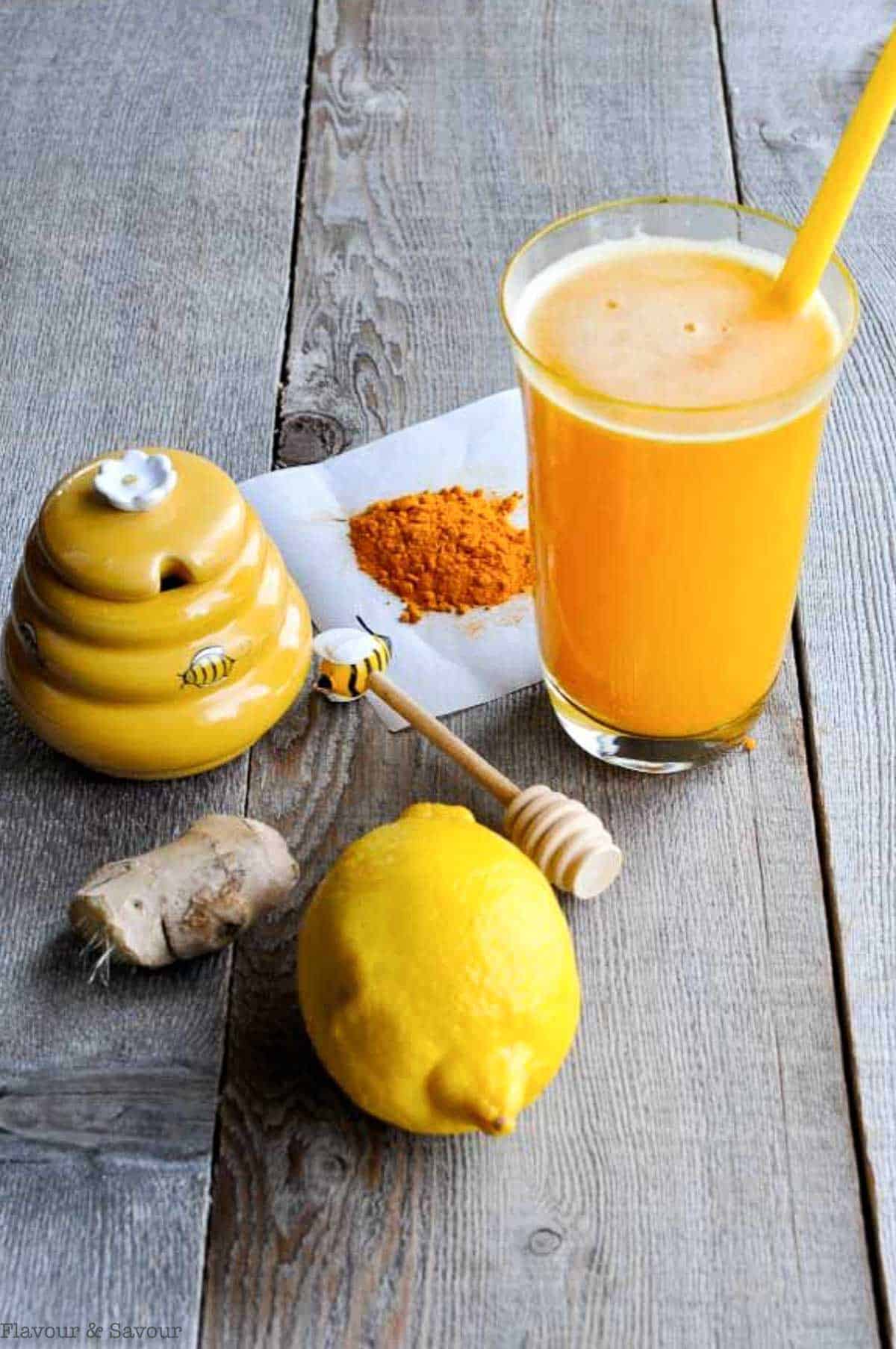 Ingredients for anti-inflammatory turmeric tonic.